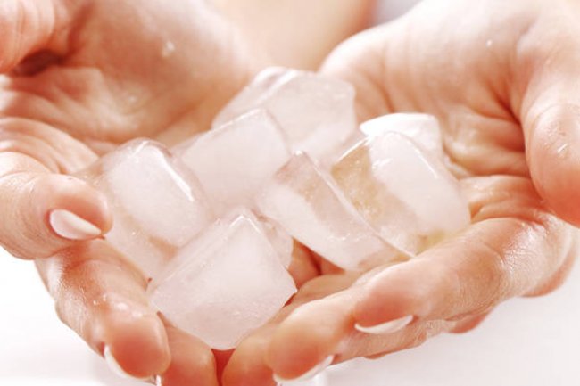 Buz kriyoterapisi ağrı ve yaralanmaları iyileştirir