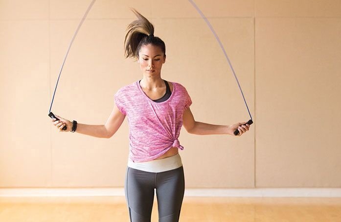 İp atlayarak yağ yakma rutini