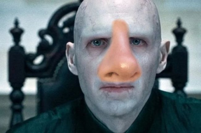 Wieso hat Voldemort in Teil 1 eine Nase?
